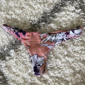 Scrunch cheeky bikini bottoms